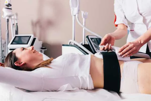 woman having body sculpting to help improve her body image and her mental health Hitchin